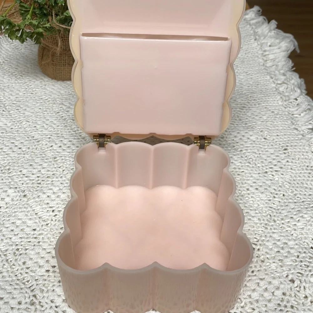 VTG Vanity Box - Picture 4 of 11